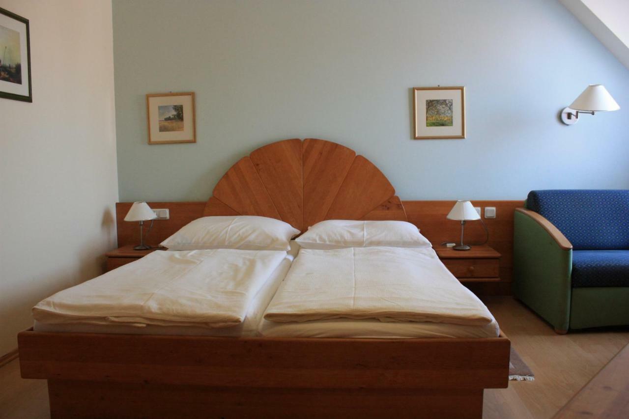 Gasthof Weinzettl Hotel Apetlon Ngoại thất bức ảnh